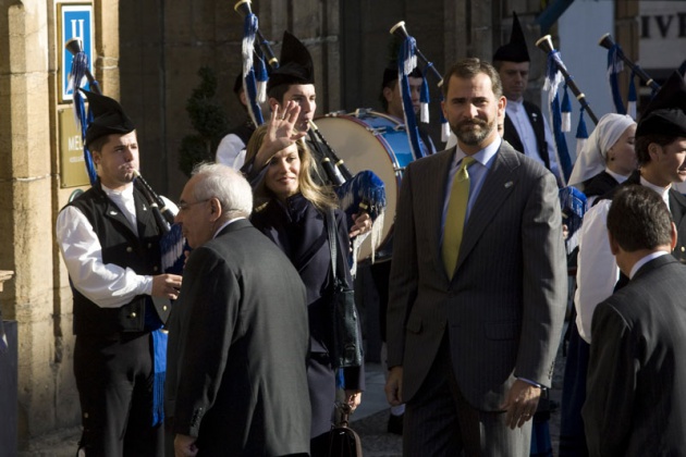 Los Pr�ncipes llegan a Oviedo en la v�spera del acto de entrega de los Premios Pr�ncipe.