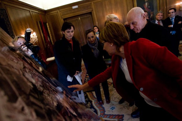 El escultor estadounidense, Premio Pr�ncipe de las Artes 2010, realiz� un recorrido por Avil�s acompa�ado por la alcaldesa de la ciudad, Pilar Varela.