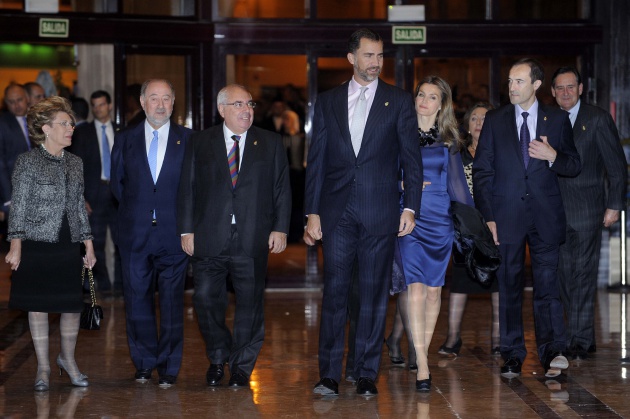 Los Pr�ncipes de Asturias presidieron el concierto de clausura de la XIX Semana de M�sica, organizada por la Fundaci�n Pr�ncipe de Asturias y Cajastur, que tuvo lugar en el Auditorio Pr�ncipe Felipe de Oviedo. El maestro Maximiano Vald�s dirigi� el concierto