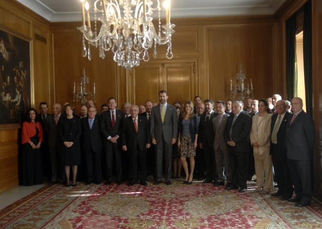 Don Felipe y Do�a Letizia durante las audiencias concedidas ayer en el hotel de La Reconquista.