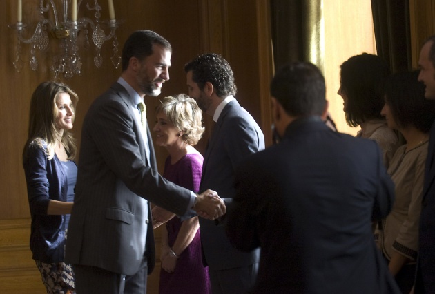 Don Felipe y Do�a Letizia durante las audiencias concedidas ayer en el hotel de La Reconquista.