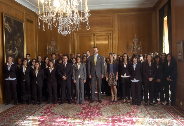 Don Felipe y Do�a Letizia durante las audiencias concedidas ayer en el hotel de La Reconquista.