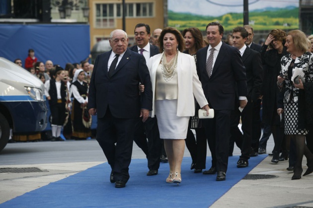 Llegada de invitados, premiados y autoridades a la ceremonia de los Premios Pr�ncipe de Asturias 2010, celebrada en el Teatro Campoamor de Oviedo