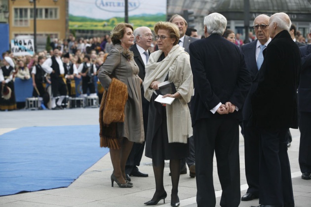 Llegada de invitados, premiados y autoridades a la ceremonia de los Premios Pr�ncipe de Asturias 2010, celebrada en el Teatro Campoamor de Oviedo