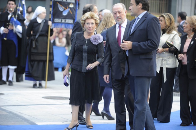 Llegada de invitados, premiados y autoridades a la ceremonia de los Premios Pr�ncipe de Asturias 2010, celebrada en el Teatro Campoamor de Oviedo