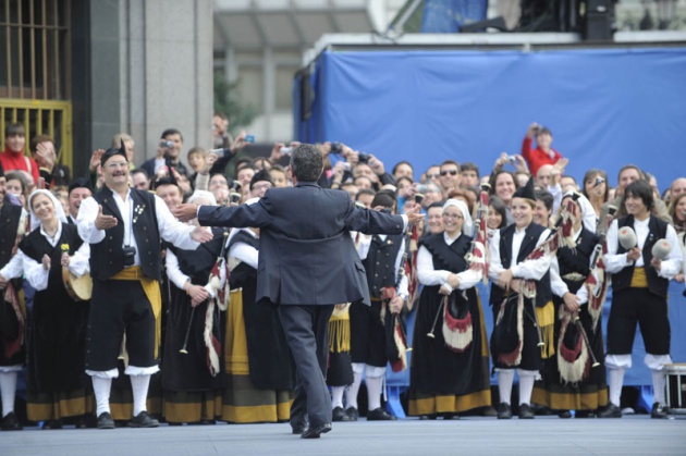 Llegada de invitados, premiados y autoridades a la ceremonia de los Premios Pr�ncipe de Asturias 2010, celebrada en el Teatro Campoamor de Oviedo