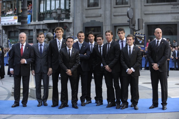 Llegada de invitados, premiados y autoridades a la ceremonia de los Premios Pr�ncipe de Asturias 2010, celebrada en el Teatro Campoamor de Oviedo