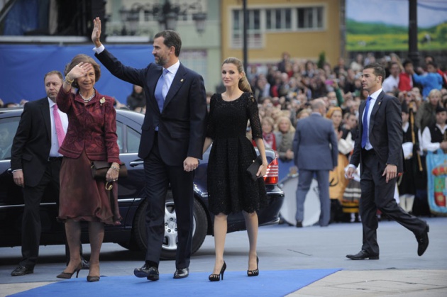 Llegada de invitados, premiados y autoridades a la ceremonia de los Premios Pr�ncipe de Asturias 2010, celebrada en el Teatro Campoamor de Oviedo