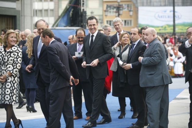 Llegada de invitados, premiados y autoridades a la ceremonia de los Premios Pr�ncipe de Asturias 2010, celebrada en el Teatro Campoamor de Oviedo