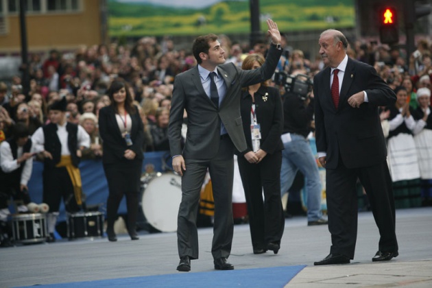 Llegada de invitados, premiados y autoridades a la ceremonia de los Premios Pr�ncipe de Asturias 2010, celebrada en el Teatro Campoamor de Oviedo