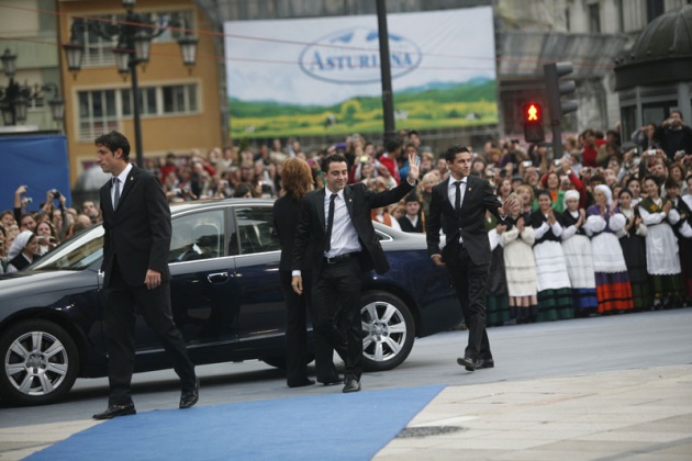 Llegada de invitados, premiados y autoridades a la ceremonia de los Premios Pr�ncipe de Asturias 2010, celebrada en el Teatro Campoamor de Oviedo