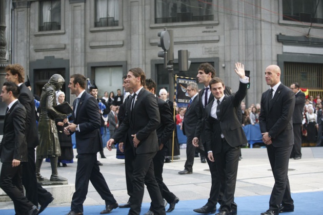Llegada de invitados, premiados y autoridades a la ceremonia de los Premios Pr�ncipe de Asturias 2010, celebrada en el Teatro Campoamor de Oviedo