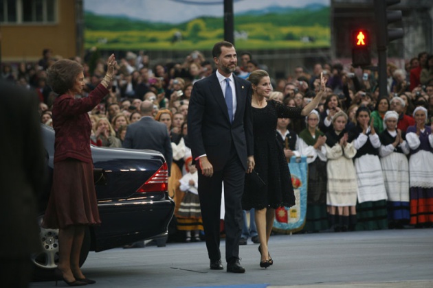 Llegada de invitados, premiados y autoridades a la ceremonia de los Premios Pr�ncipe de Asturias 2010, celebrada en el Teatro Campoamor de Oviedo