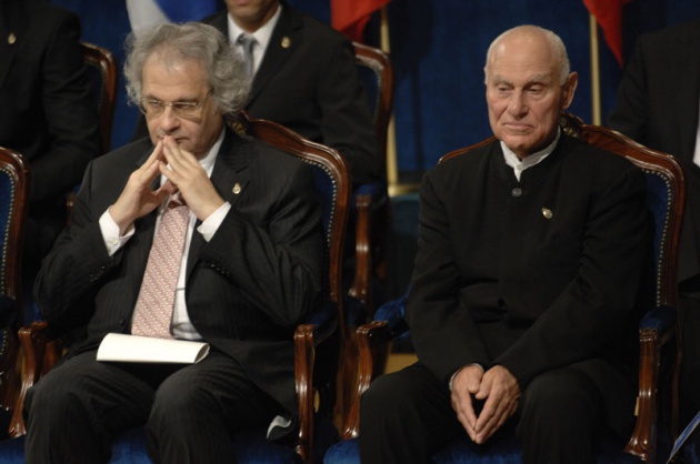 El Pr�ncipe Felipe entrega al escritor liban�s Amin Maalouf el Premio Pr�ncipe de Asturias de las Letras 2010.