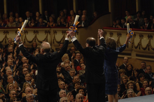 El Pr�ncipe Felipe entrega al escritor liban�s Amin Maalouf el Premio Pr�ncipe de Asturias de las Letras 2010.