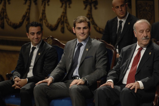 El Pr�ncipe Felipe entrega al escritor liban�s Amin Maalouf el Premio Pr�ncipe de Asturias de las Letras 2010.