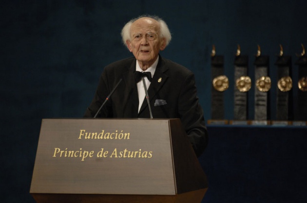 El Pr�ncipe Felipe entrega al escritor liban�s Amin Maalouf el Premio Pr�ncipe de Asturias de las Letras 2010.