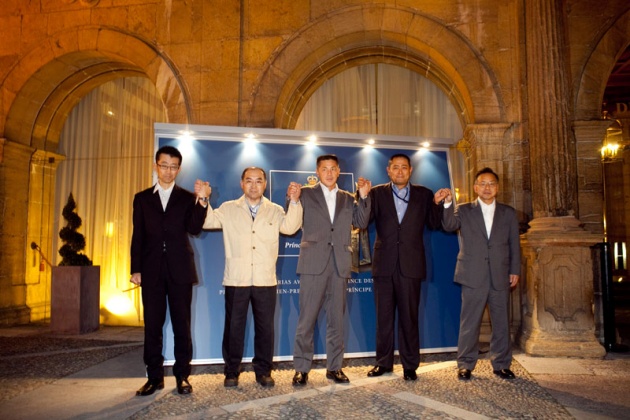 Llegada a Oviedo de los "Hroes de Fukushima", Premio Prncipe de la Concordia.