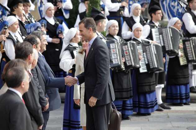 Los pr�ncipes de Asturias han llegado hoy minutos antes de las 12:00 horas al hotel de la Reconquista, donde han sido recibidos por �lvarez-Cascos, para presidir ma�ana la entrega de los premios que llevan el nombre del heredero de la Corona y que este a�o celebran su XXXI edici�n.