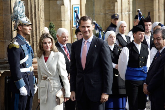 Los pr�ncipes de Asturias han llegado hoy minutos antes de las 12:00 horas al hotel de la Reconquista, donde han sido recibidos por �lvarez-Cascos, para presidir ma�ana la entrega de los premios que llevan el nombre del heredero de la Corona y que este a�o celebran su XXXI edici�n.