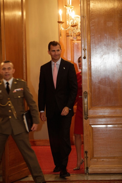 El Sal�n de Consejos del Hotel de la Reconquista ha sido el escenario de las tradicionales Audiencias de los Pr�ncipes de Asturias. Don Felipe y Do�a Leticia han recibido esta ma�ana a representantes de diferentes colectivos. Cofrad�a de Nuestra Se�ora de la Esperanza de la Balesquida.