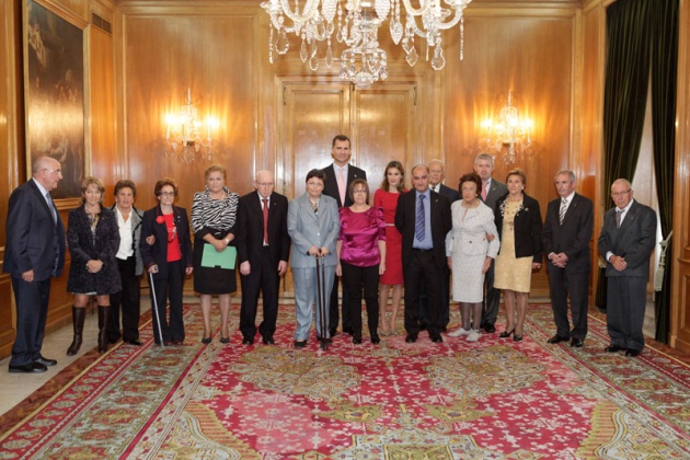 El Sal�n de Consejos del Hotel de la Reconquista ha sido el escenario de las tradicionales Audiencias de los Pr�ncipes de Asturias. Don Felipe y Do�a Leticia han recibido esta ma�ana a representantes de diferentes colectivos. Representaci�n de la Asociaci�n P�rkinson de Asturias.