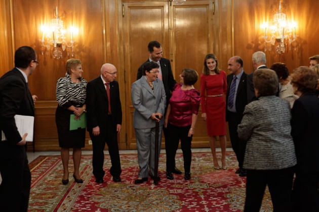El Sal�n de Consejos del Hotel de la Reconquista ha sido el escenario de las tradicionales Audiencias de los Pr�ncipes de Asturias. Don Felipe y Do�a Leticia han recibido esta ma�ana a representantes de diferentes colectivos. Representaci�n de la Asociaci�n P�rkinson de Asturias.
