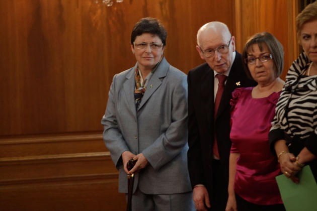 El Sal�n de Consejos del Hotel de la Reconquista ha sido el escenario de las tradicionales Audiencias de los Pr�ncipes de Asturias. Don Felipe y Do�a Leticia han recibido esta ma�ana a representantes de diferentes colectivos. Representaci�n de la Asociaci�n P�rkinson de Asturias.