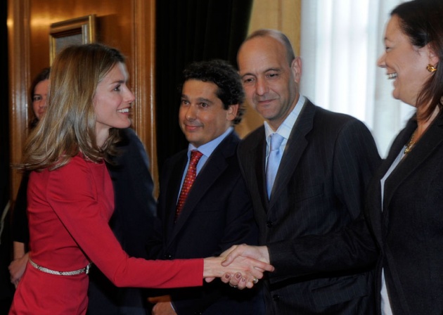 Por la tarde fue el turno de la representaci�n de la Asociaci�n del Centro de Empresas P�blicas del Principado de Asturias (ACCEPA), de la Junta Directiva de Tecniberia Asturias y de la Junta Directiva de la Asociaci�n Cultural Amigos de Ribadesella, encabezados por la alcaldesa, Charo Fern�ndez Rom�n.