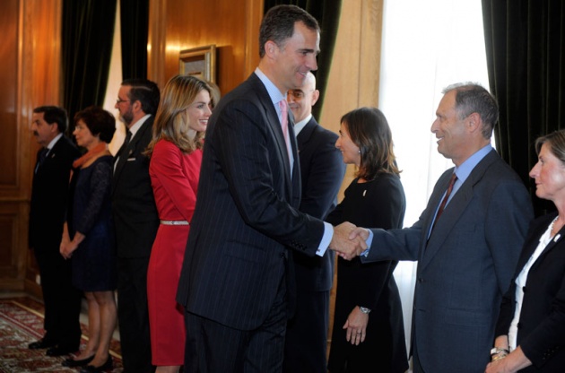 Por la tarde fue el turno de la representaci�n de la Asociaci�n del Centro de Empresas P�blicas del Principado de Asturias (ACCEPA), de la Junta Directiva de Tecniberia Asturias y de la Junta Directiva de la Asociaci�n Cultural Amigos de Ribadesella, encabezados por la alcaldesa, Charo Fern�ndez Rom�n.