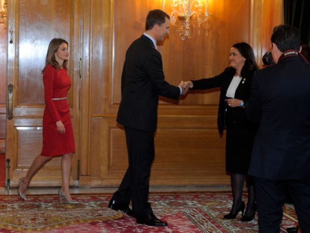 Por la tarde fue el turno de la representaci�n de la Asociaci�n del Centro de Empresas P�blicas del Principado de Asturias (ACCEPA), de la Junta Directiva de Tecniberia Asturias y de la Junta Directiva de la Asociaci�n Cultural Amigos de Ribadesella, encabezados por la alcaldesa, Charo Fern�ndez Rom�n.