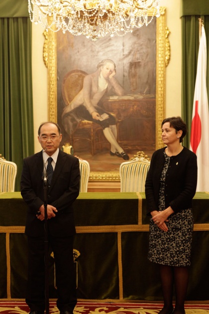 La alcaldesa de Gijn ha trasladado a los cinco representantes que maana recogern el Premio Prncipe de la Concordia, el deseo de hermanarse con la localidad japonesa.