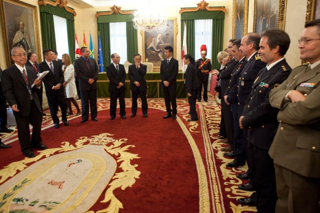 La alcaldesa de Gijn ha trasladado a los cinco representantes que maana recogern el Premio Prncipe de la Concordia, el deseo de hermanarse con la localidad japonesa.