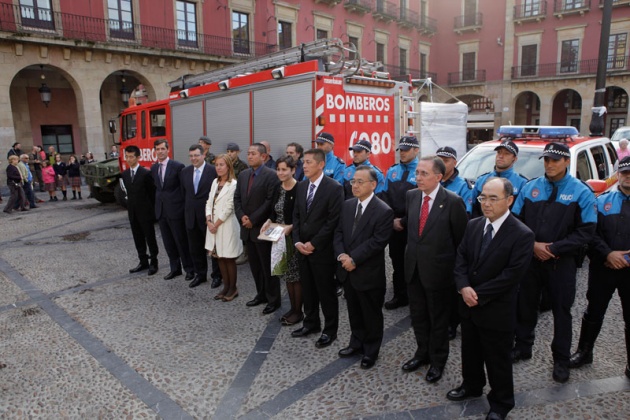 La alcaldesa de Gijn ha trasladado a los cinco representantes que maana recogern el Premio Prncipe de la Concordia, el deseo de hermanarse con la localidad japonesa.