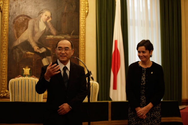La alcaldesa de Gijn ha trasladado a los cinco representantes que maana recogern el Premio Prncipe de la Concordia, el deseo de hermanarse con la localidad japonesa.