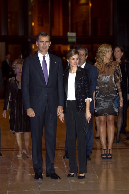 Los Prncipes de Asturias han presidido el Concierto de Clausura de la XX Semana de la Msica que ha tenido lugar en el Auditorio Prncipe Felipe de Oviedo y al que tambin ha asistido el presidente del Principado, Francisco lvarez-Cascos. Riccardo Muti, Premio Prncipe de Asturias de las Artes 2011, ha sido el encargado de dirigir a la Orquesta Juvenil Luigi Cherubini y al Coro de la Fundacin Prncipe de Asturias, en la ejecucin de Rquiem en Do menor, de Luigi Cherubini.