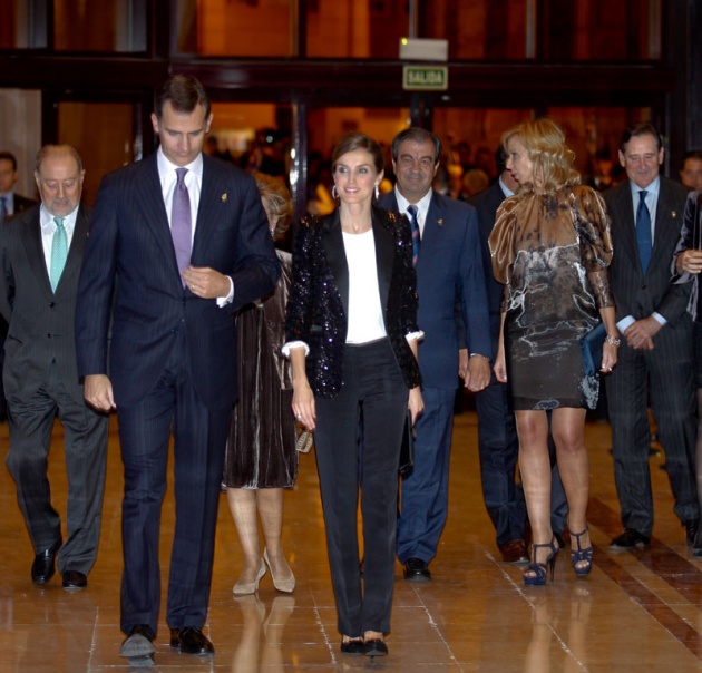 Los Prncipes de Asturias han presidido el Concierto de Clausura de la XX Semana de la Msica que ha tenido lugar en el Auditorio Prncipe Felipe de Oviedo y al que tambin ha asistido el presidente del Principado, Francisco lvarez-Cascos. Riccardo Muti, Premio Prncipe de Asturias de las Artes 2011, ha sido el encargado de dirigir a la Orquesta Juvenil Luigi Cherubini y al Coro de la Fundacin Prncipe de Asturias, en la ejecucin de Rquiem en Do menor, de Luigi Cherubini.