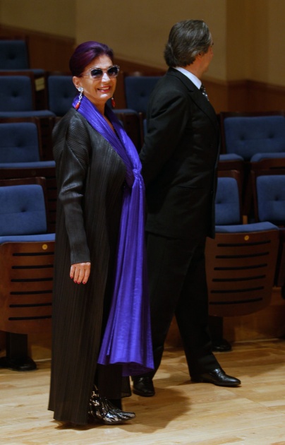 Los Prncipes de Asturias han presidido el Concierto de Clausura de la XX Semana de la Msica que ha tenido lugar en el Auditorio Prncipe Felipe de Oviedo y al que tambin ha asistido el presidente del Principado, Francisco lvarez-Cascos. Riccardo Muti, Premio Prncipe de Asturias de las Artes 2011, ha sido el encargado de dirigir a la Orquesta Juvenil Luigi Cherubini y al Coro de la Fundacin Prncipe de Asturias, en la ejecucin de Rquiem en Do menor, de Luigi Cherubini.