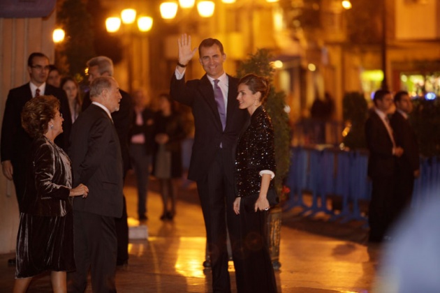 Los Prncipes de Asturias han presidido el Concierto de Clausura de la XX Semana de la Msica que ha tenido lugar en el Auditorio Prncipe Felipe de Oviedo y al que tambin ha asistido el presidente del Principado, Francisco lvarez-Cascos. Riccardo Muti, Premio Prncipe de Asturias de las Artes 2011, ha sido el encargado de dirigir a la Orquesta Juvenil Luigi Cherubini y al Coro de la Fundacin Prncipe de Asturias, en la ejecucin de Rquiem en Do menor, de Luigi Cherubini.