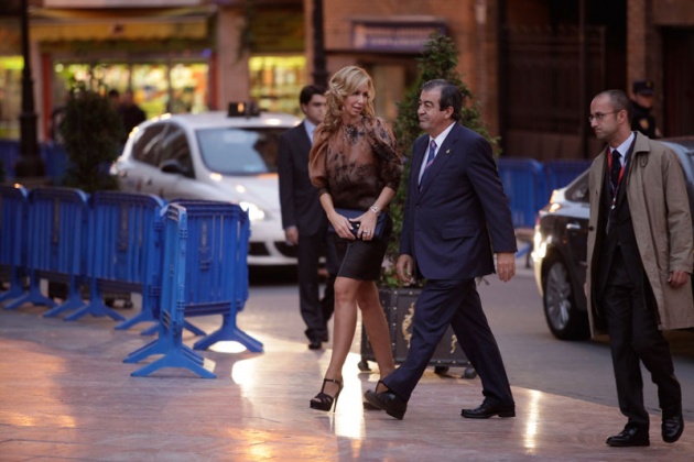 Los Prncipes de Asturias han presidido el Concierto de Clausura de la XX Semana de la Msica que ha tenido lugar en el Auditorio Prncipe Felipe de Oviedo y al que tambin ha asistido el presidente del Principado, Francisco lvarez-Cascos. Riccardo Muti, Premio Prncipe de Asturias de las Artes 2011, ha sido el encargado de dirigir a la Orquesta Juvenil Luigi Cherubini y al Coro de la Fundacin Prncipe de Asturias, en la ejecucin de Rquiem en Do menor, de Luigi Cherubini.