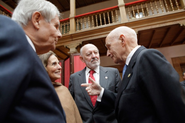 El centro neurlgico de los actos de estos premios, el hotel de la Reconquista, ha sido, un ao ms, un hervidero de personalidades de la sociedad asturiana y espaola.