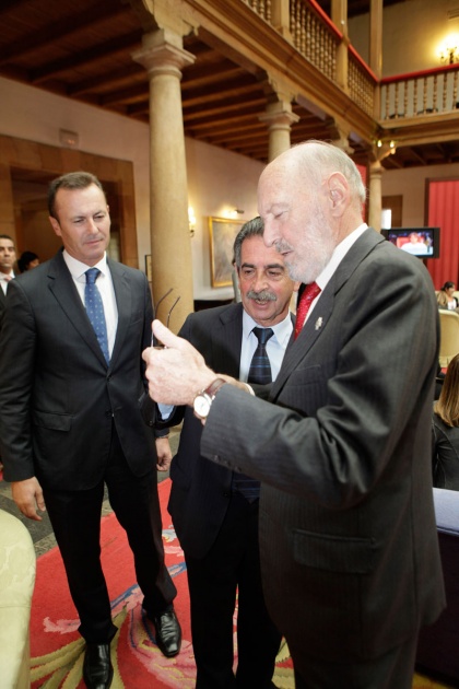 El centro neurlgico de los actos de estos premios, el hotel de la Reconquista, ha sido, un ao ms, un hervidero de personalidades de la sociedad asturiana y espaola.