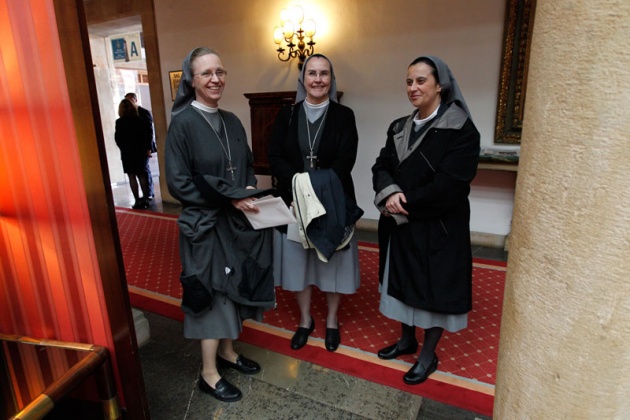 El centro neurlgico de los actos de estos premios, el hotel de la Reconquista, ha sido, un ao ms, un hervidero de personalidades de la sociedad asturiana y espaola.