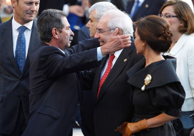 La alfombra azul se llena un ao ms de glamour antes de la ceremonia de entrega de los Premios Prncipe de Asturias 2011.