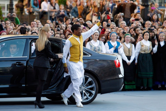 La alfombra azul se llena un ao ms de glamour antes de la ceremonia de entrega de los Premios Prncipe de Asturias 2011.