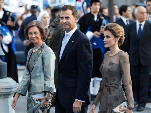 La alfombra azul se llena un ao ms de glamour antes de la ceremonia de entrega de los Premios Prncipe de Asturias 2011.