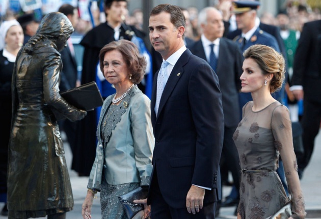 La alfombra azul se llena un ao ms de glamour antes de la ceremonia de entrega de los Premios Prncipe de Asturias 2011.