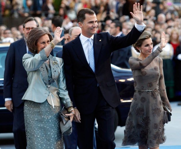 La alfombra azul se llena un ao ms de glamour antes de la ceremonia de entrega de los Premios Prncipe de Asturias 2011.