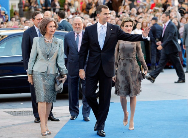 La alfombra azul se llena un ao ms de glamour antes de la ceremonia de entrega de los Premios Prncipe de Asturias 2011.