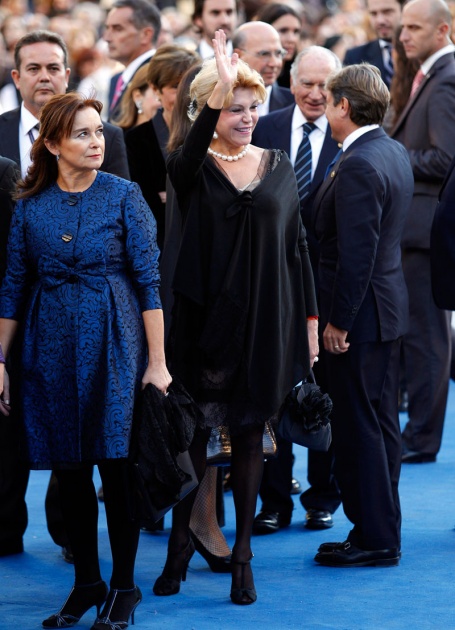La alfombra azul se llena un ao ms de glamour antes de la ceremonia de entrega de los Premios Prncipe de Asturias 2011.